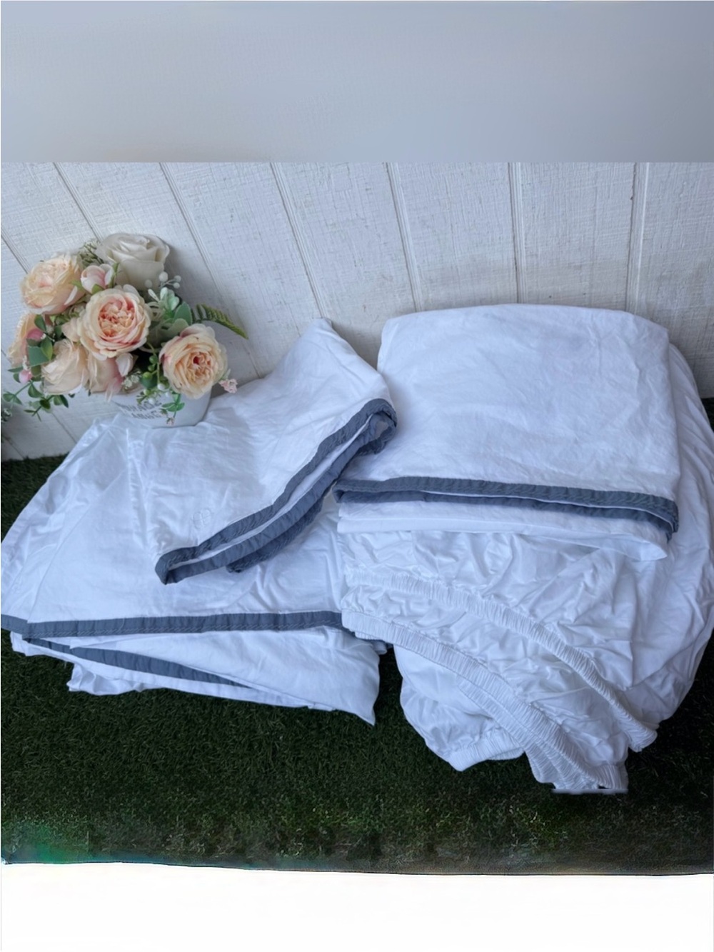 Boll & Branch
Signature Organic Cotton Hemmed Sheet Set, King new with tags $300